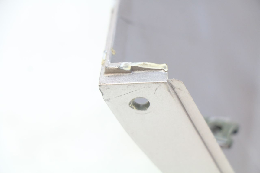 photo de VOORZIJDE ECCITY ARTELEC 670 1 (2013 - 2017) - Bevestigingspunten