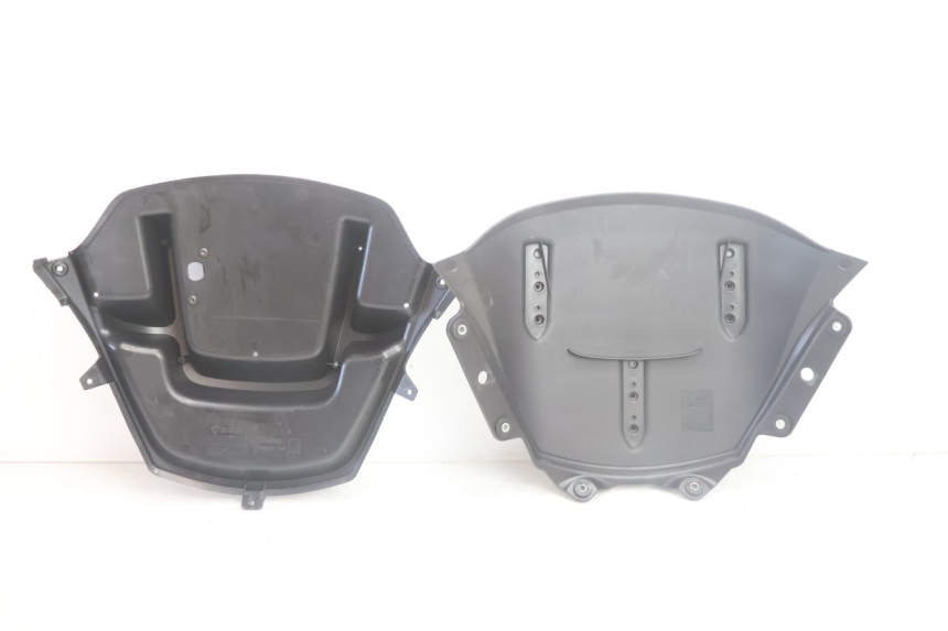 photo de VOORZIJDE BINNENKANT PIAGGIO MP3 500 (2011 - 2015) - Detail van het onderdeel