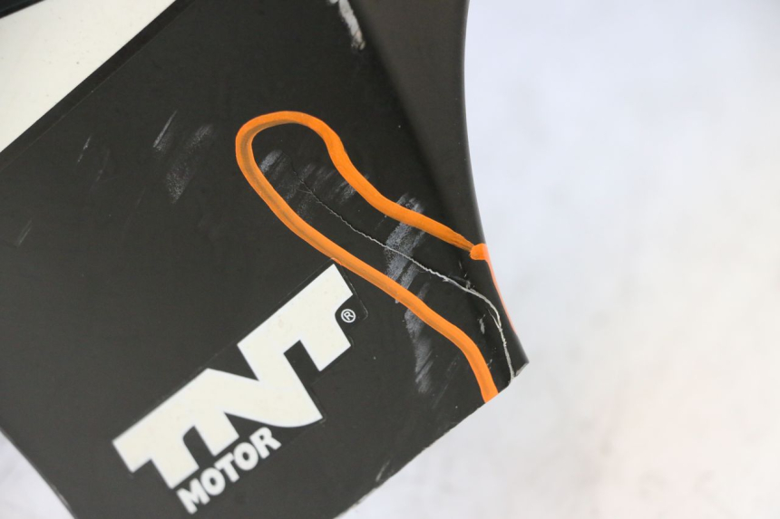 photo de VOORZIJDE TNT MOTOR ROMA 10' 4T 50 (2007 - 2018) - Focus op structuur