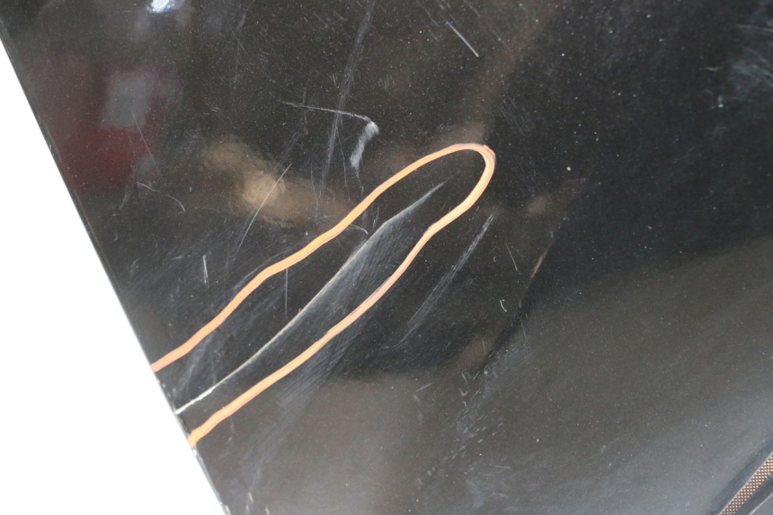 photo de VOORZIJDE PEUGEOT SATELIS COMPRESSOR K15 125 (2006 - 2009) - Focus op structuur