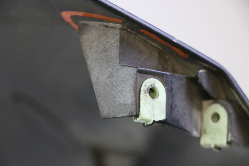 photo de VOORZIJDE PEUGEOT SATELIS 125 (2006 - 2009) - Detail van het onderdeel