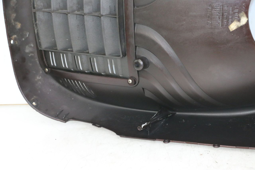 photo de VOORZIJDE APRILIA SCARABEO GT TOURING 125 (1999 - 2005) - Zoom op componenten