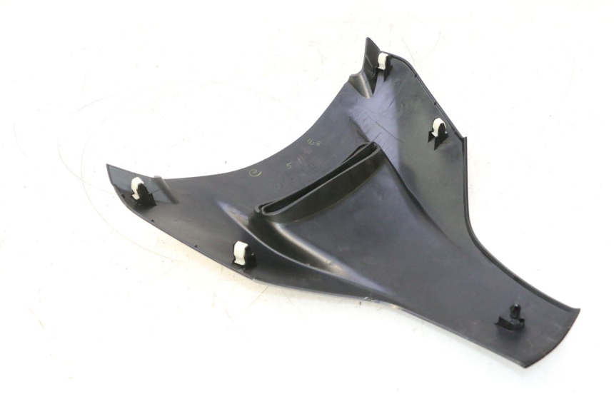 photo de BOVENSTE VOORZIJDE SUZUKI BURGMAN EXECUTIVE ABS 650 (2006 - 2012) - Detail van het onderdeel