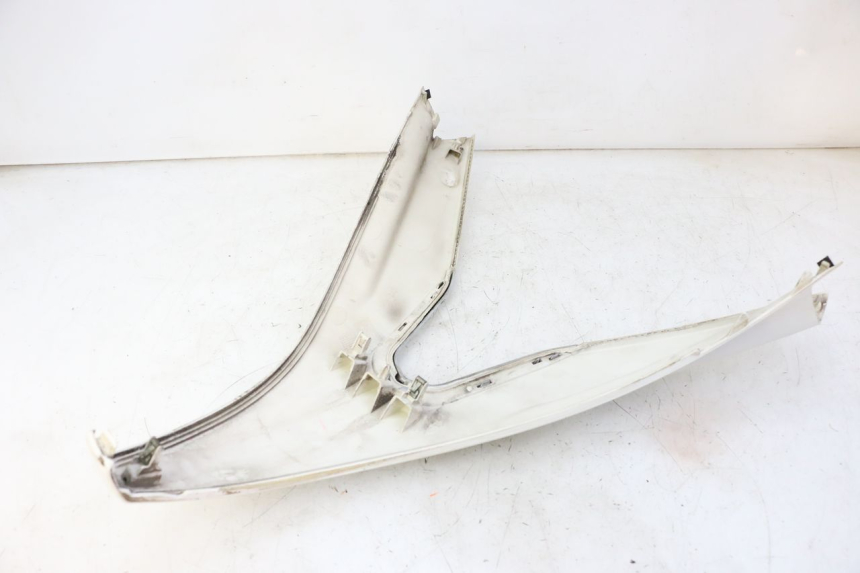 photo de BOVENSTE VOORZIJDE PEUGEOT SATELIS 125 (2010 - 2012) - Bevestigingspunten