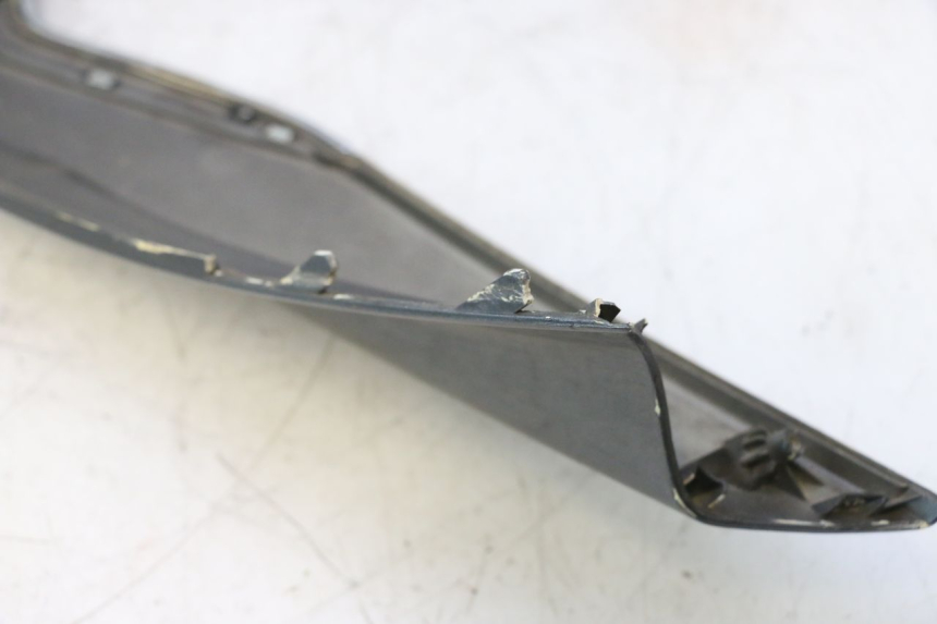 photo de BOVENSTE VOORZIJDE PEUGEOT SATELIS 125 (2013 - 2018) - Detail van het onderdeel