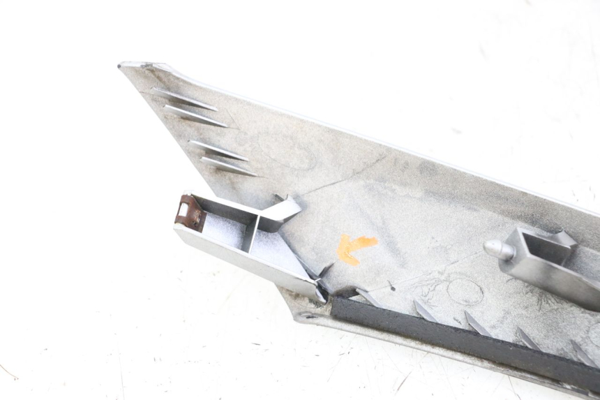 photo de BOVENSTE VOORZIJDE SUZUKI BURGMAN 125 (2007 - 2014) - Detail van het onderdeel