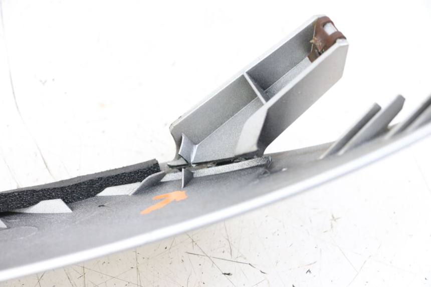 photo de BOVENSTE VOORZIJDE SUZUKI BURGMAN 125 (2007 - 2014) - Andere kijkhoek