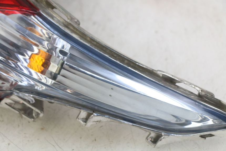 photo de ACHTERLICHT KYMCO AGILITY 16+ 4T 50 (2018 - 2023) - Bevestigingspunten