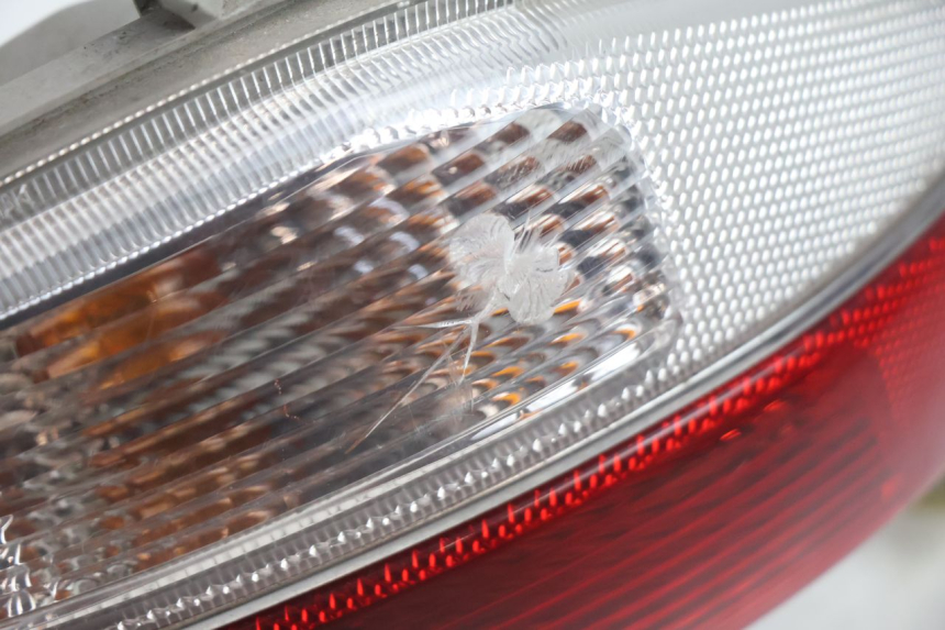 photo de RECHTS ACHTERLICHT SUZUKI BURGMAN EXECUTIVE ABS 650 (2006 - 2012) - Zoom op gebruiksstaat