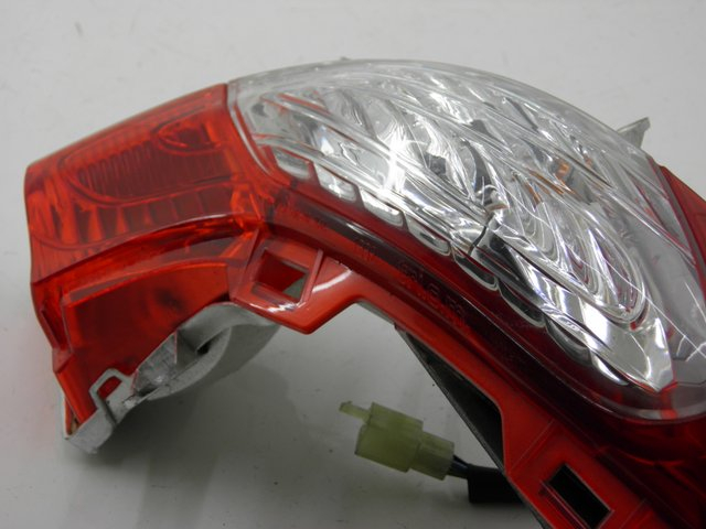 photo de RECHTS ACHTERLICHT HONDA FES S-WING SWING 125 (2007 - 2015) - Andere kijkhoek
