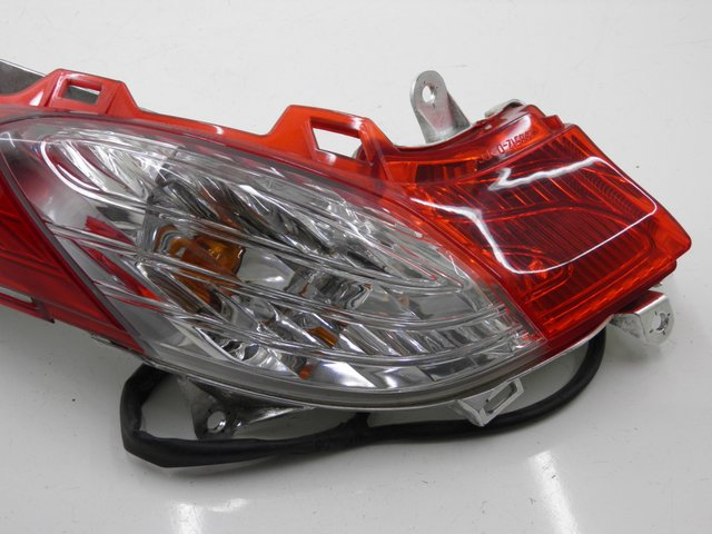 photo de RECHTS ACHTERLICHT HONDA FES S-WING SWING 125 (2007 - 2015) - Bevestigingspunten