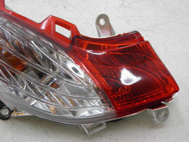 photo de RECHTS ACHTERLICHT HONDA FES S-WING SWING ABS 125 (2007 - 2015) - Technische close-up