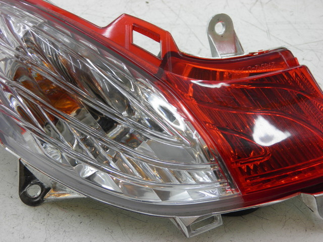 photo de RECHTS ACHTERLICHT HONDA FES S-WING SWING ABS 125 (2007 - 2015) - Bevestigingspunten