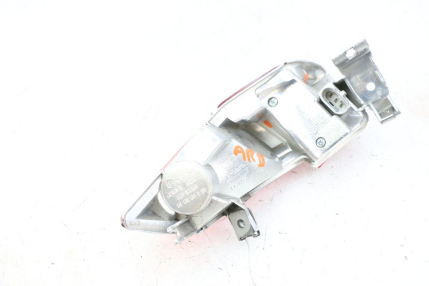 photo de RECHTS ACHTERLICHT PIAGGIO MP3 HPE 300 (2019 - 2026) - Bevestigingspunten