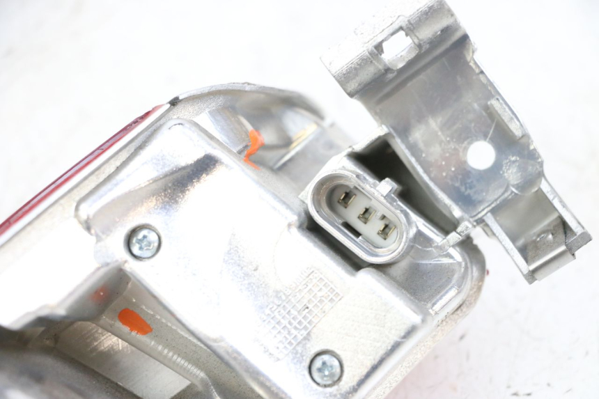 photo de RECHTS ACHTERLICHT PIAGGIO MP3 HPE 300 (2019 - 2026) - Staat van het oppervlak