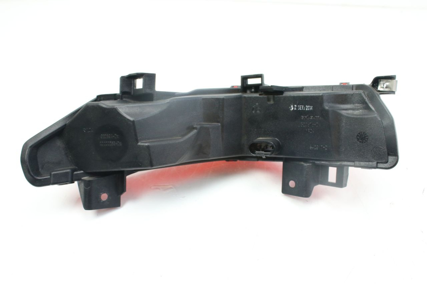 photo de RECHTS ACHTERLICHT PIAGGIO MP3 500 (2014 - 2017) - Bevestigingspunten