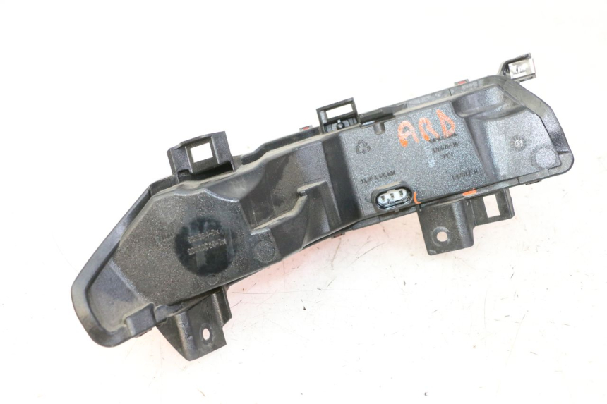 photo de RECHTS ACHTERLICHT PIAGGIO MP3 500 (2014 - 2017) - Bevestigingspunten