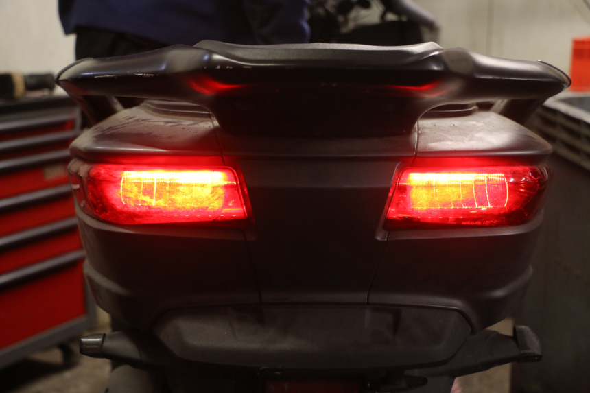 photo de RECHTS ACHTERLICHT PIAGGIO MP3 500 (2016 - 2018) - Zoom op componenten