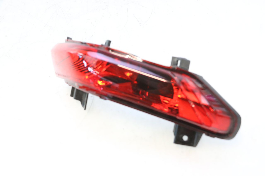 photo de RECHTS ACHTERLICHT PIAGGIO MP3 500 (2016 - 2018) - Bevestigingspunten