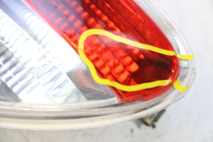 photo de RECHTS ACHTERLICHT PIAGGIO MP3 125 (2006 - 2014) - Kenmerkende details