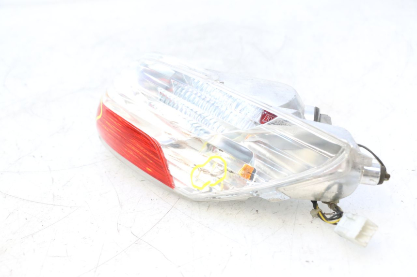 photo de RECHTS ACHTERLICHT PIAGGIO MP3 125 (2006 - 2014) - Zoom op componenten