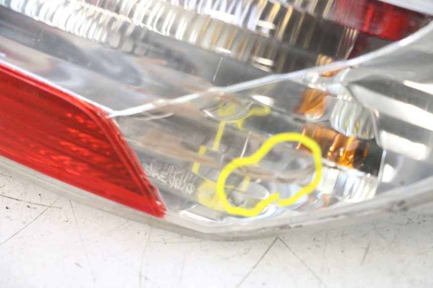 photo de RECHTS ACHTERLICHT PIAGGIO MP3 125 (2006 - 2014) - Bevestigingspunten