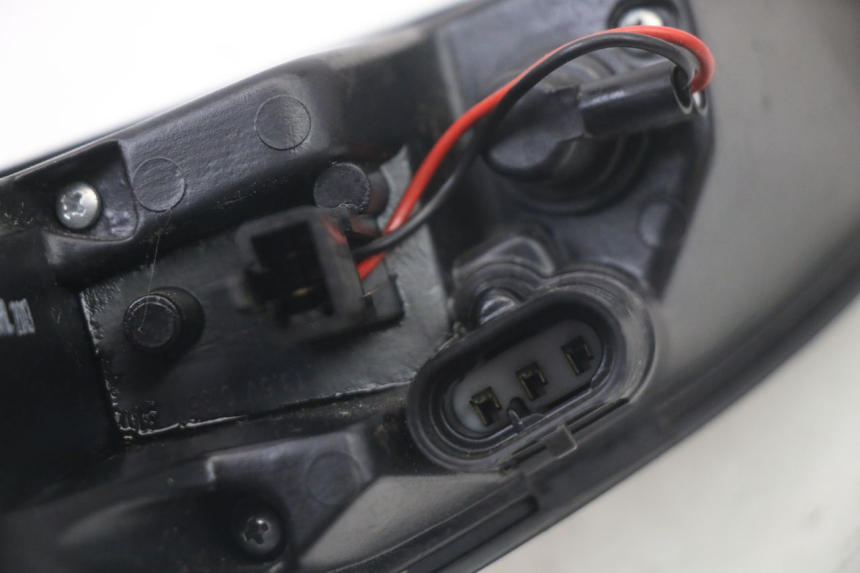 photo de RECHTS ACHTERLICHT PEUGEOT SATELIS 125 (2013 - 2018) - Bevestigingspunten