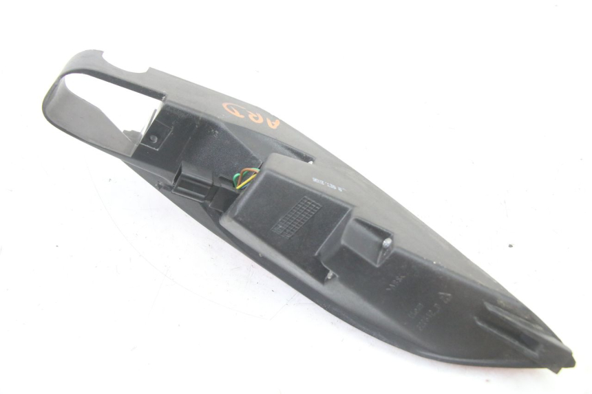 photo de RECHTS ACHTERLICHT PEUGEOT SATELIS COMPRESSOR K15 125 (2006 - 2009) - Bevestigingspunten