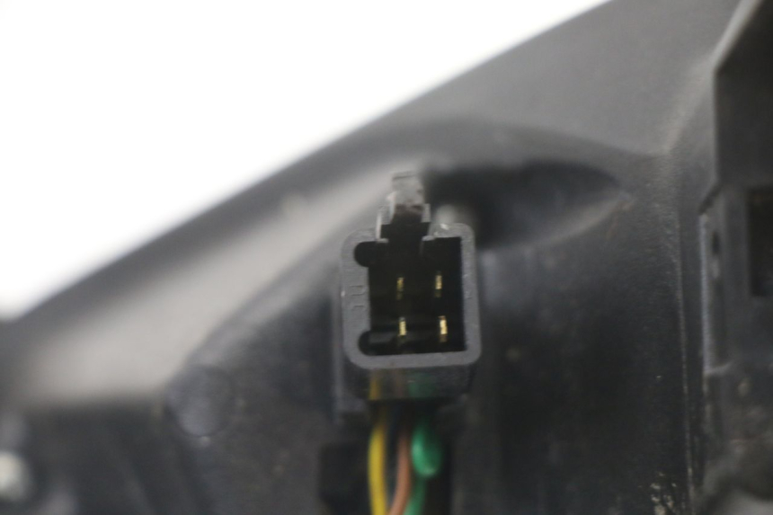 photo de RECHTS ACHTERLICHT PEUGEOT SATELIS COMPRESSOR K15 125 (2006 - 2009) - Staat van het oppervlak