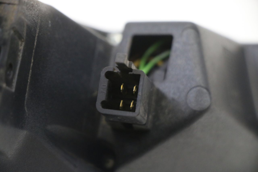 photo de RECHTS ACHTERLICHT PEUGEOT SATELIS COMPRESSOR K15 125 (2006 - 2009) - Bevestigingspunten