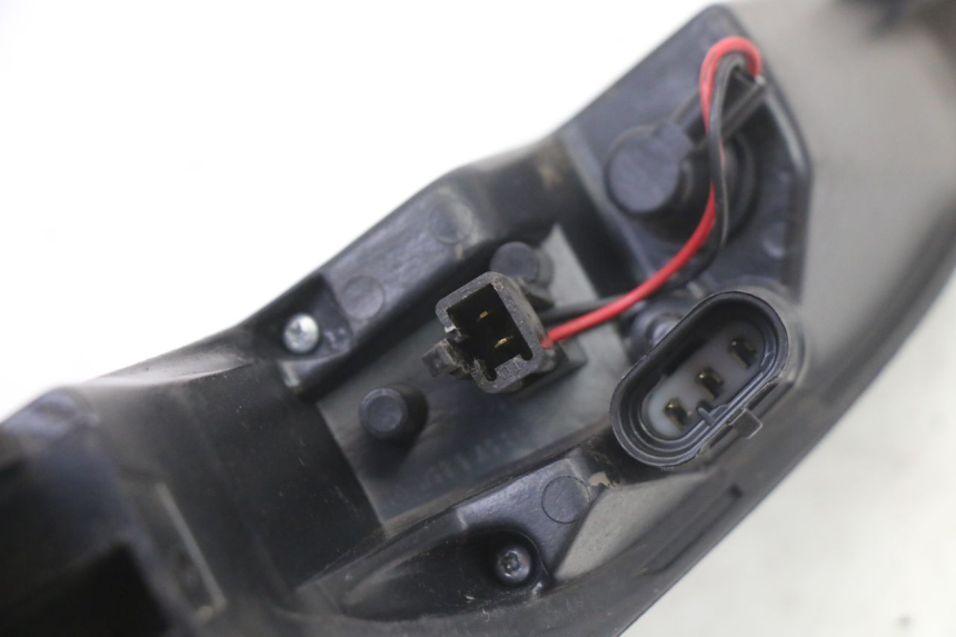 photo de RECHTS ACHTERLICHT PEUGEOT SATELIS 125 (2013 - 2018) - Bevestigingspunten