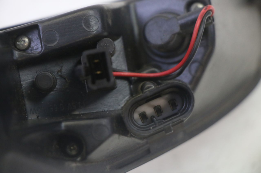 photo de RECHTS ACHTERLICHT PEUGEOT SATELIS 125 (2013 - 2018) - Bevestigingspunten