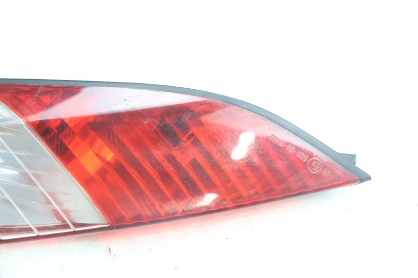 photo de RECHTS ACHTERLICHT PEUGEOT SATELIS 125 (2006 - 2009) - Zoom op gebruiksstaat