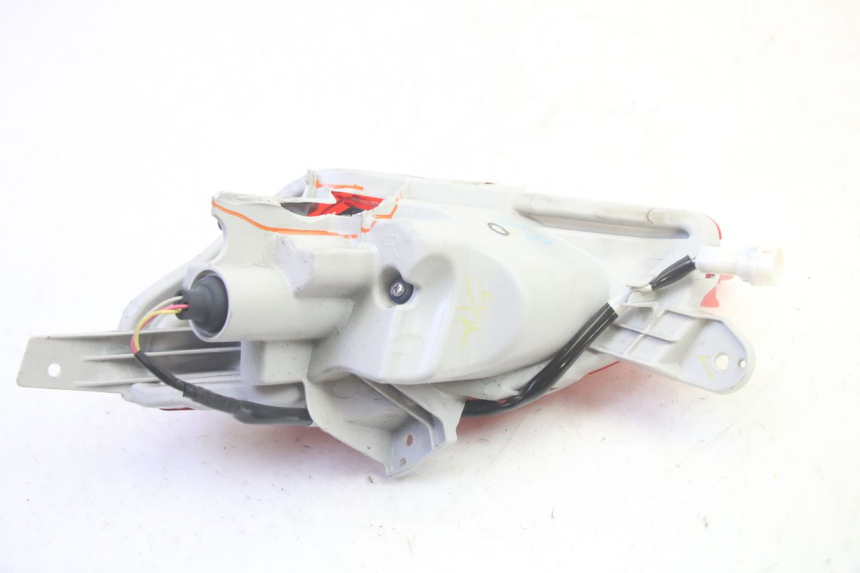 photo de RECHTS ACHTERLICHT YAMAHA TRICITY 300 (2020 - 2024) - Bevestigingspunten