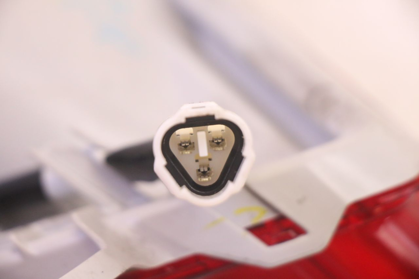 photo de RECHTS ACHTERLICHT YAMAHA TRICITY 300 (2020 - 2024) - Gecontroleerd onderdeel