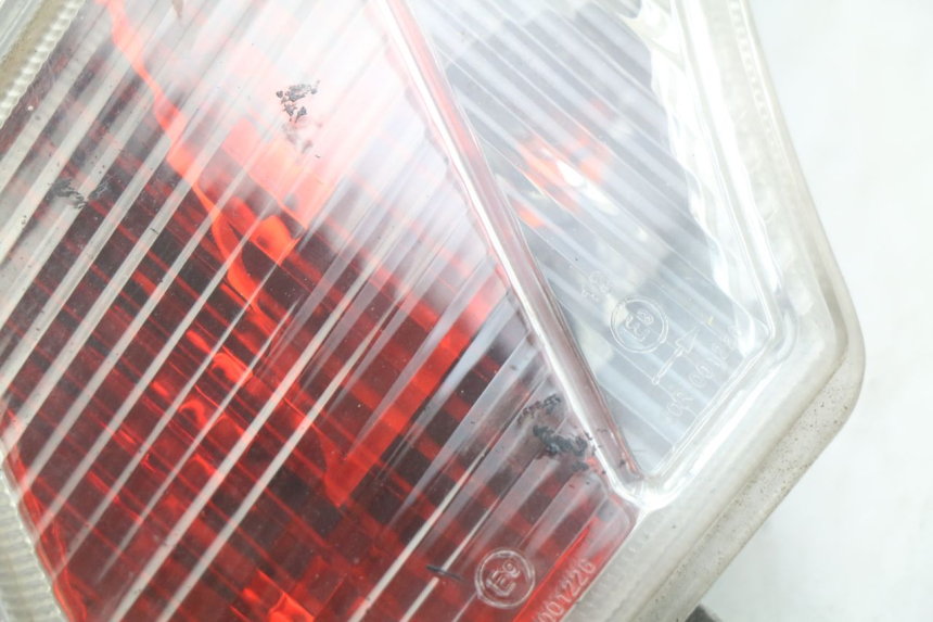 photo de RECHTS ACHTERLICHT PEUGEOT VIVACITY 125 (2010 - 2017) - Bevestigingspunten