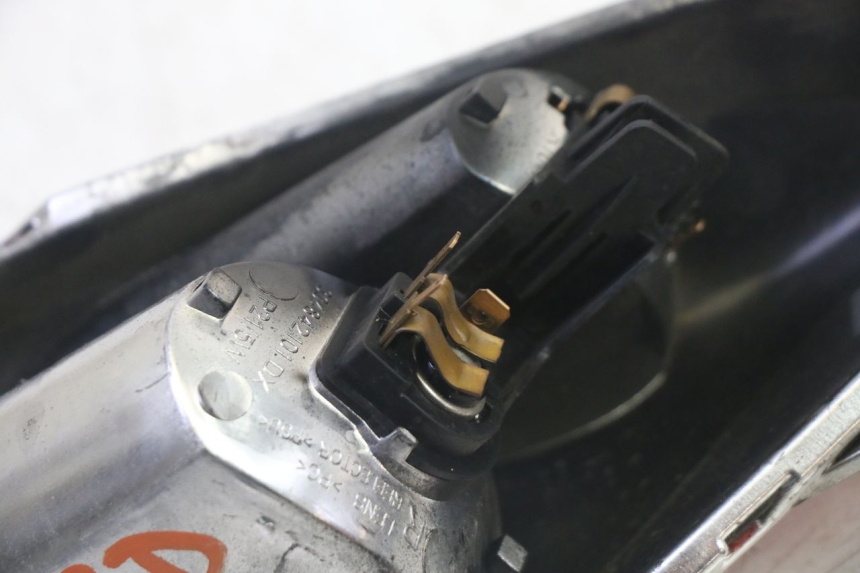 photo de RECHTS ACHTERLICHT YAMAHA X-MAX XMAX 250 (2006 - 2009) - Markeringen en referenties