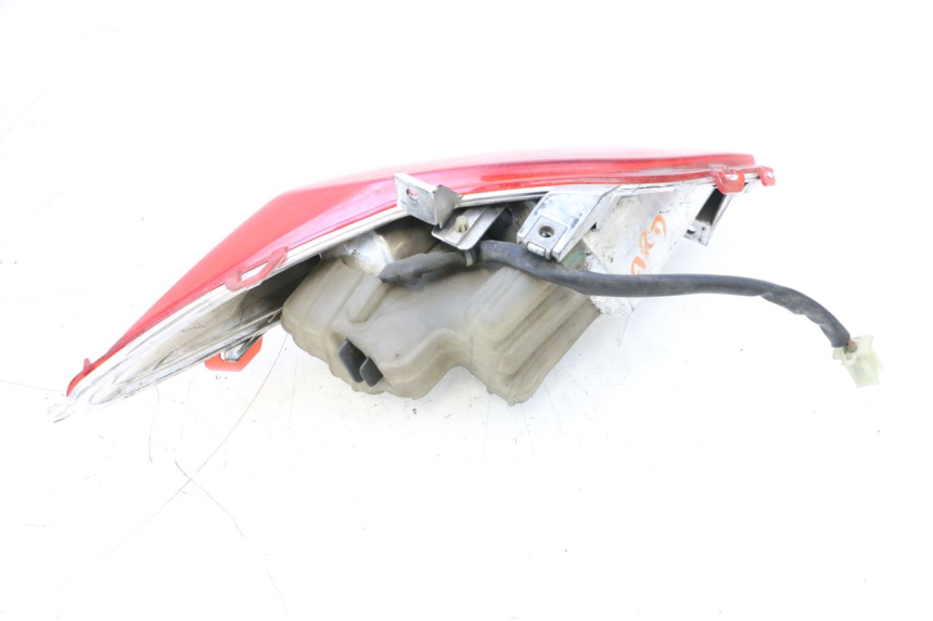 photo de RECHTS ACHTERLICHT YAMAHA X-MAX XMAX 125 (2010 - 2013) - Andere kijkhoek