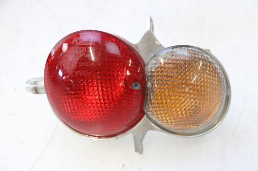 photo de RECHTS ACHTERLICHT YAMAHA YP MAJESTY 125 (2007 - 2010) - Bevestigingspunten