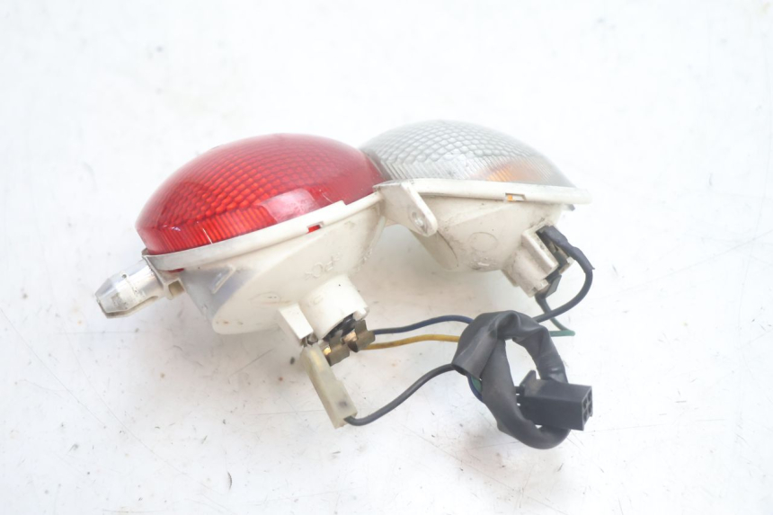 photo de RECHTS ACHTERLICHT YAMAHA YP MAJESTY 125 (2002 - 2006) - Zoom op gebruiksstaat