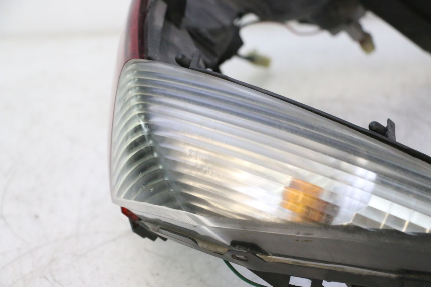 photo de ACHTERLICHT HONDA FJS SILVER WING SILVERWING 400 (2005 - 2008) - Focus op structuur