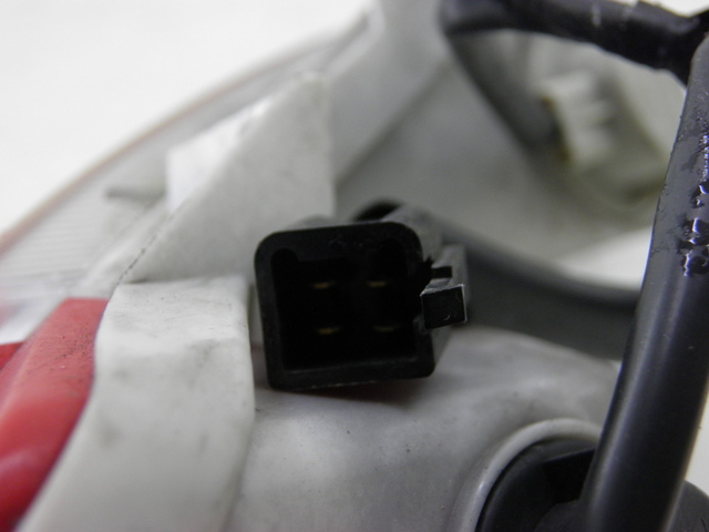 photo de ACHTERLICHT LINKS HONDA FES PANTHEON 125 (2003 - 2007) - Technische close-up