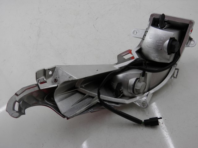 photo de LINKER ACHTERLICHT HONDA FES S-WING SWING 125 (2007 - 2015) - Detail van het onderdeel
