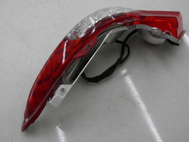 photo de LINKER ACHTERLICHT HONDA FES S-WING SWING 125 (2007 - 2015) - Zoom op gebruiksstaat