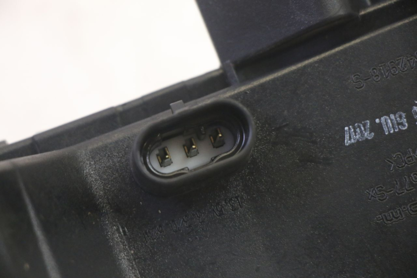 photo de ACHTERLICHT LINKS PIAGGIO MP3 500 (2016 - 2018) - Bevestigingspunten