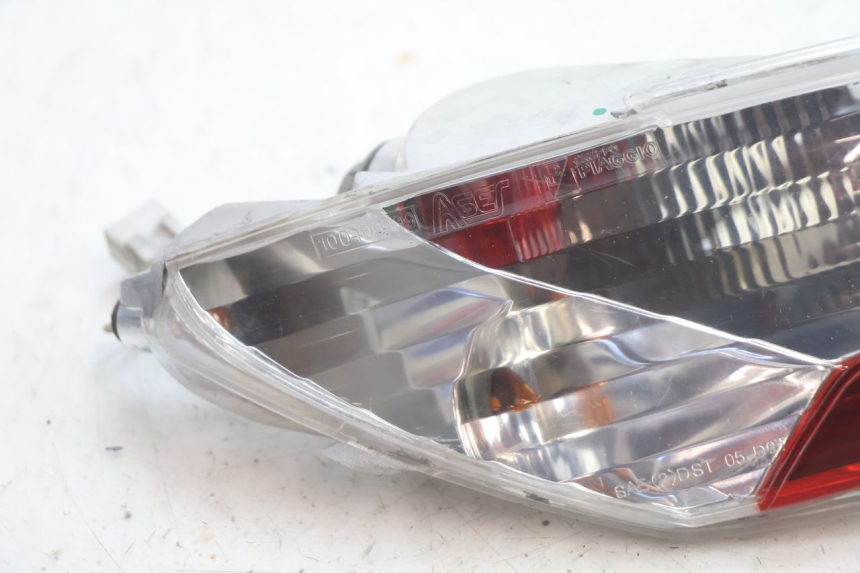 photo de LINKER ACHTERLICHT PIAGGIO MP3 125 (2006 - 2014) - Detail van het onderdeel