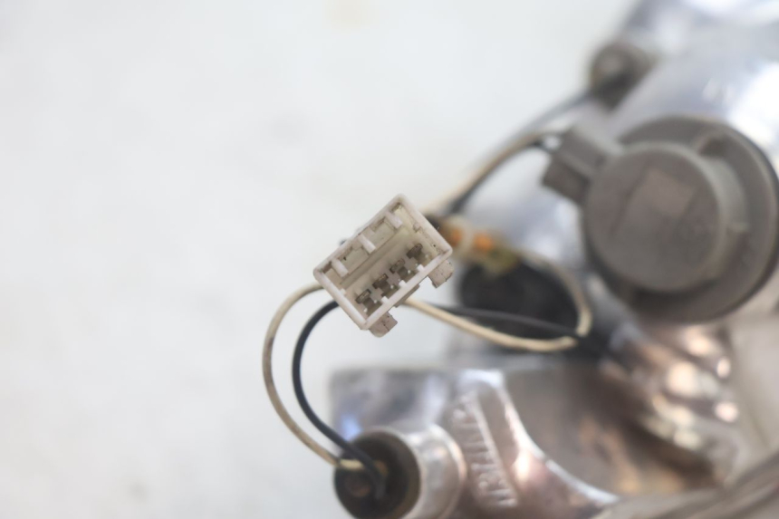 photo de LINKER ACHTERLICHT PIAGGIO MP3 125 (2006 - 2014) - Bevestigingspunten