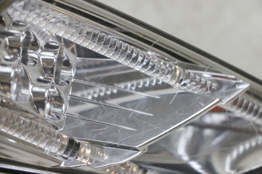 photo de LINKER ACHTERLICHT PEUGEOT SATELIS 125 (2013 - 2018) - Detail van het onderdeel