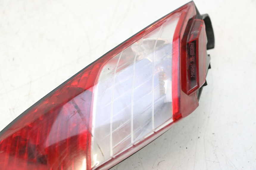 photo de LINKER ACHTERLICHT PEUGEOT SATELIS 125 (2006 - 2009) - Zoom op gebruiksstaat