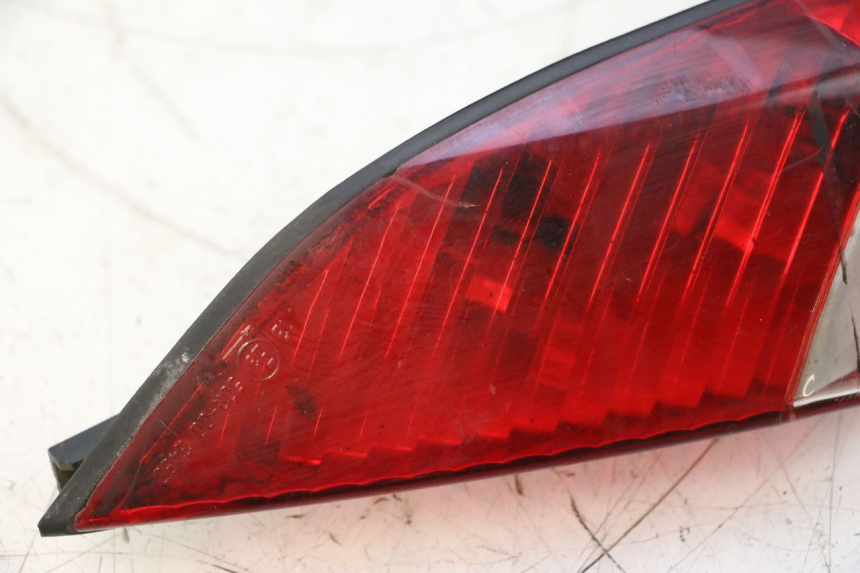 photo de LINKER ACHTERLICHT PEUGEOT SATELIS 125 (2006 - 2009) - Bevestigingspunten
